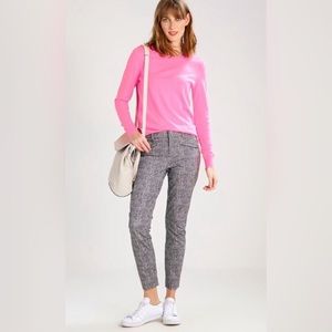 Banana Republic Scallop Hem Crewneck Sweater